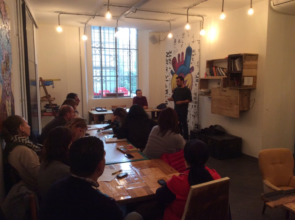 BottegaStartUp's tweet photo. Oggi siamo in visita a @MadamaHostel con Andrea. Bel clima, tante domande dei nostri studenti https://t.co/JuH0xDQ67p