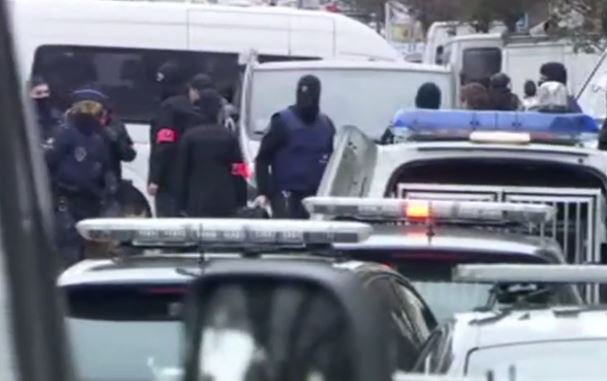[LIVE] Politieactie aan de gang in Molenbeek. vtmnieu.ws/1RYzQXN