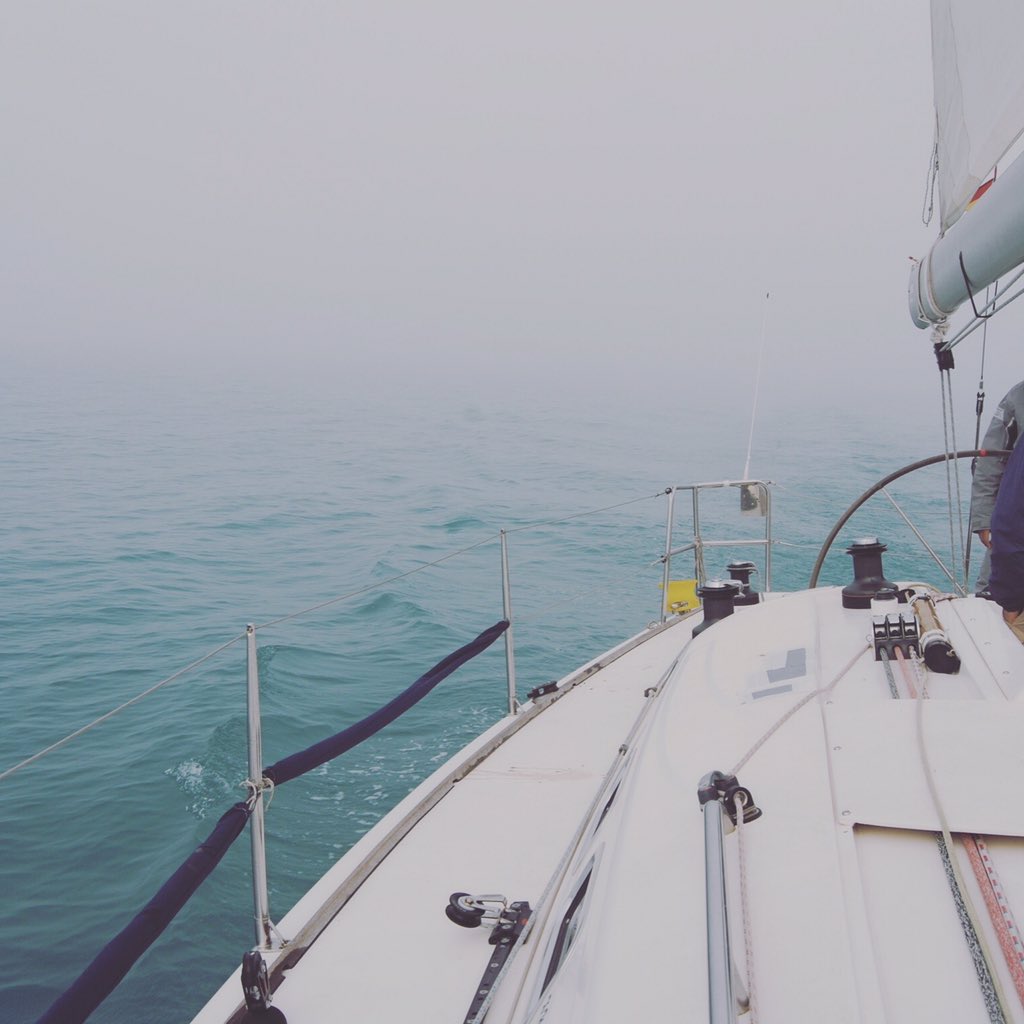 ModarkSailing's tweet photo. Estos días la niebla nos persigue, pero no nos quita las ganas de navegar! #modark #modarksailing #modarksailingteam https://t.co/DSYurAepBq