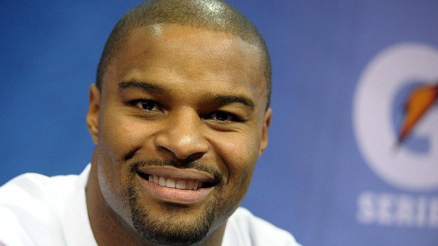 Happy birthday to NFL DE Osi Umenyiora who turns 34 years old today 