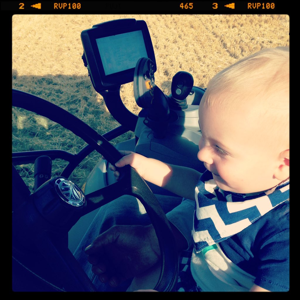 PhenologyisFun's tweet photo. Might have a farmer yet?! #takethree #buttonpresser https://t.co/dTpEban6Te