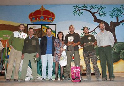 ECODICTADURA's tweet photo. RT @DESVEDA: Alfredo Fernández revalida el título de Campeón de Andalucía de Caza Menor  https://t.co/qMrZjRrHrb https://t.co/YyUKAypC1N