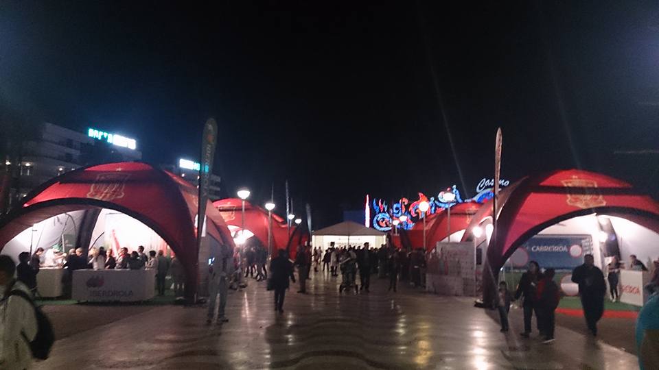 Phonia_new's tweet photo. Iluminación en carpas y exposicion de trofeos! #SelecciónEspañola #Phonia https://t.co/ZxNjM0S37z