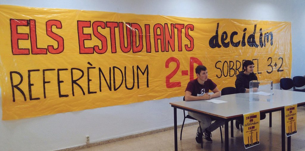 Ets estudiant de la #UAB? Referèndum sobre el 3+2 convocat el 2 de desembre. Les estudiants, també decidim.