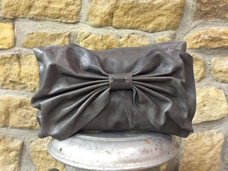 Our new Moo bow clutch is ready for you today! buy online or in store!
moo-designs.com/shop/moo/192-m…