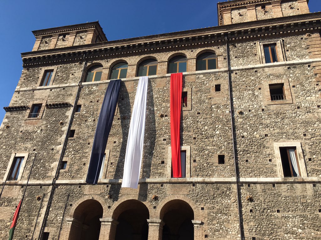 PDTerni's tweet photo. @Paris #Terni ti abbraccia. #ParisVictims #oneminutesilence #pace https://t.co/CBirnDT5md