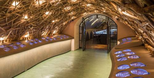 WineNewsIt's tweet photo. Museo del #vino Les #Caves du #Louvre: percorso scoperte geologiche, #olfattive, visive tattili, da seguire con app https://t.co/aWkcN6HmYK