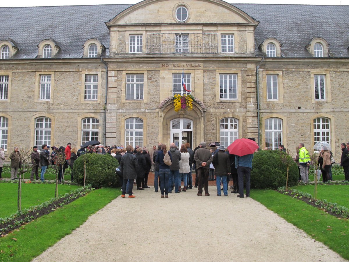 Ville de Carentan tweet media