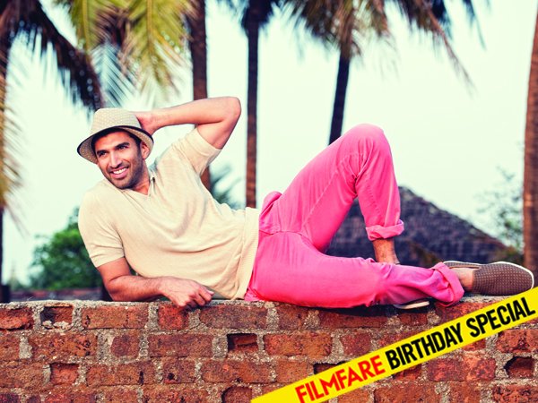 filmfare's tweet photo. Birthday special:

Check out Aditya Roy Kapur playing it cool in our exclusive photoshoot.

https://t.co/LDQUsf1yx0 https://t.co/KN5wGLGk1D