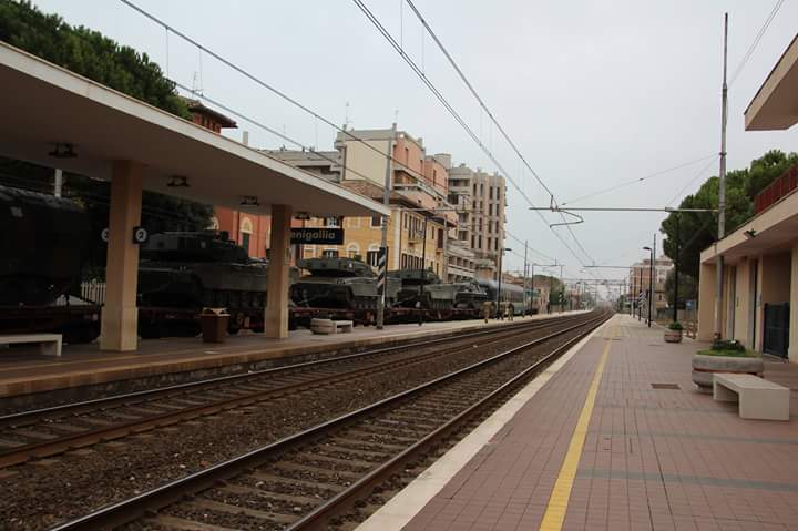 elninoloco_89's tweet photo. @CarmeloCelano si infatti te pare che ancora quelli stavano li ? Cmq questa era ieri ancona per sicurezza https://t.co/7QMgTEFuu6