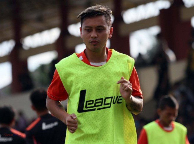 Sport_Satu's tweet photo. Dirga Lasut Ibaratkan Persija Seperti Buah https://t.co/zaE2TygXiX https://t.co/xo8WJLYA6c