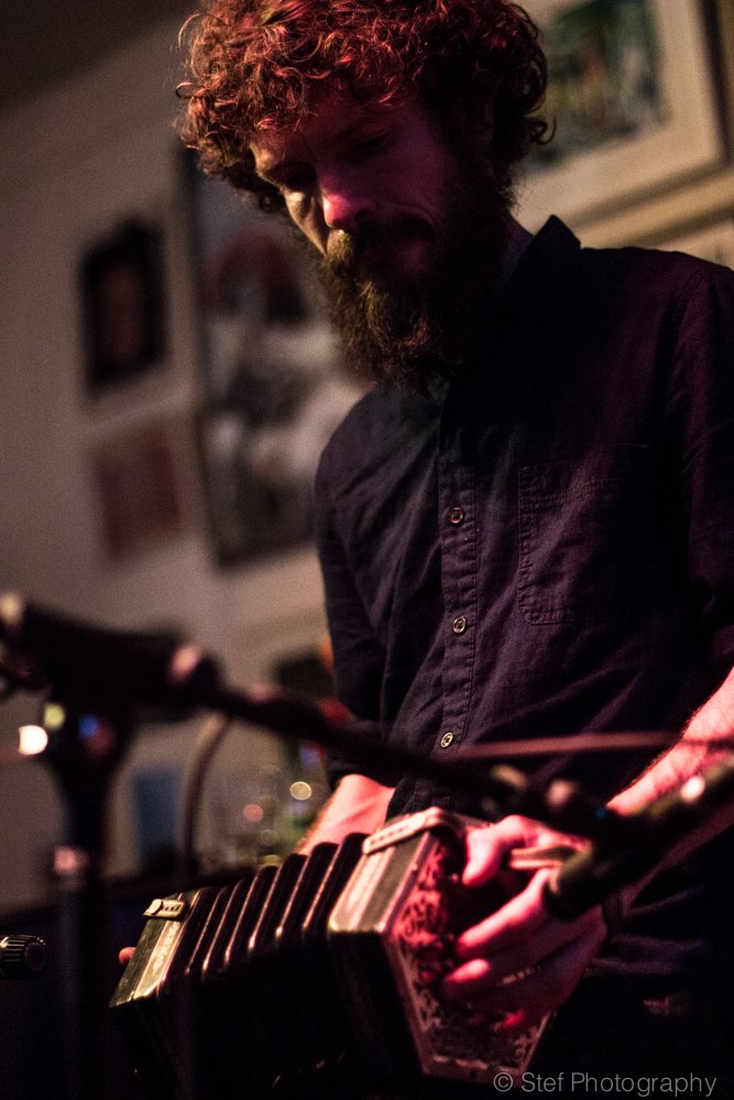 YcaJoanCurtis's tweet photo. Here's some shots of @TellingBees @FolkHouseCafe from last Saturday, full album here https://t.co/gXBoBUu5C0 https://t.co/exMFjqabH7