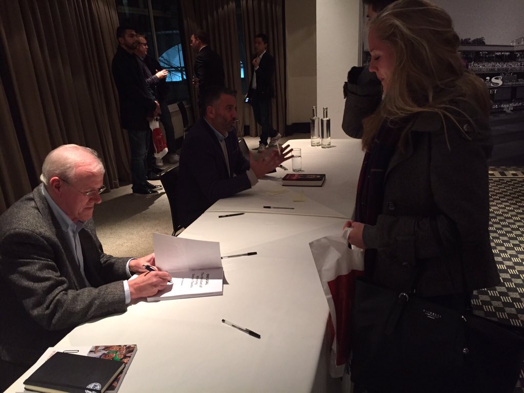 HumanKineticsEU's tweet photo. Check out Bill Beswick's book signing. Thanks to @lswf15 for holding an entertaining and insightful event! #OneGoal https://t.co/ajIPgTLmtV