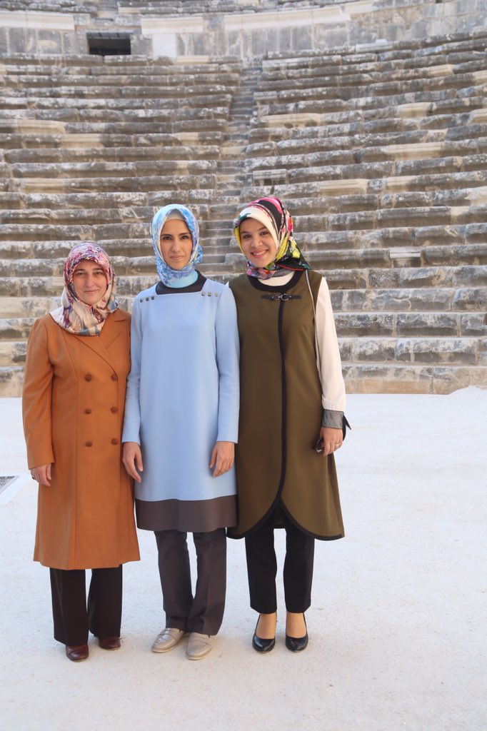 Cumhurbaşkanımızın eşi sayın Emine Erdoğan ve beraberinde dünya liderlerinin eşlerini Aspendos'ta ağırladık