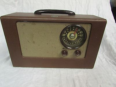 zeppy_1940s's tweet photo. #Vintage #1940s emerson tube radio model 505-523 works #great , LINK:
https://t.co/qLN1XORW6x https://t.co/UsYWVqRQKs