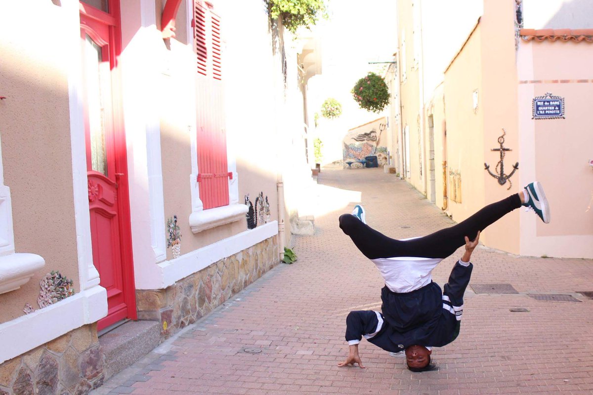 bboykid95's tweet photo. #travel #bboy #freezeoftheday #ensemble #PrayForParis #bboynation #France #staystrong #dance #StayStrongParis https://t.co/6WhpGm48B6