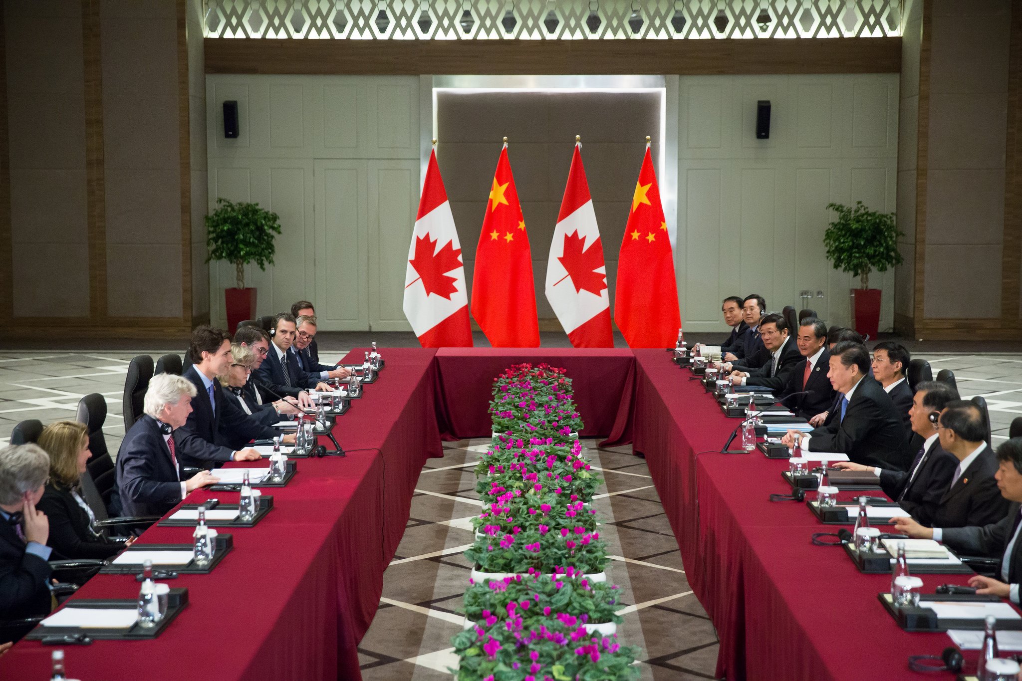 Justin Trudeau on X: "Met with President Xi JinPing. We discussed the Canada-China relationship & strengthening our bilateral ties. #G20 https://t.co/aoPY1EL2fg" / X