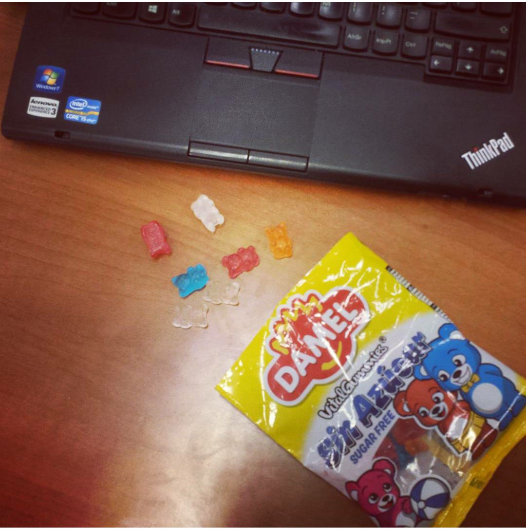 Lemurdiabetico's tweet photo. Endulzándonos la tarde de trabajo con los Ositos #SinAzúcar de @ProductosDamel 🍬#sugarfree #diabetes #dt1 #golosinas https://t.co/KbBHIozNON