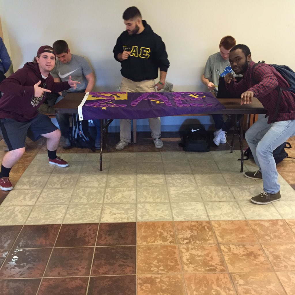 SAEPennKappa's tweet photo. We are in the sub till 2 selling brackets for only $2! https://t.co/kQ4xEYdKlQ