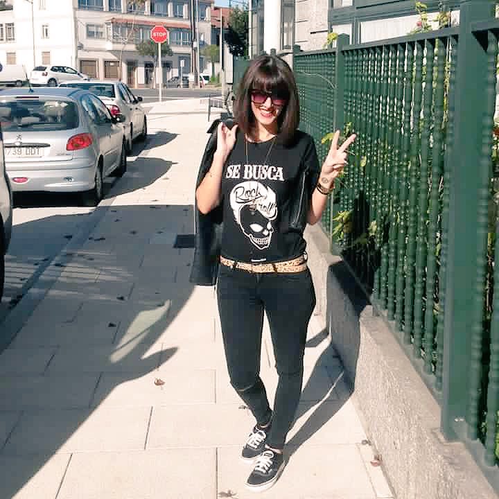 buenachic_'s tweet photo. Y otra foto de Begoña con su #camiseta #buenachica #sebuscarockandroll 😎🔝🤘🏻
#túeresnuestracelebrity https://t.co/xQWb5EiHMf