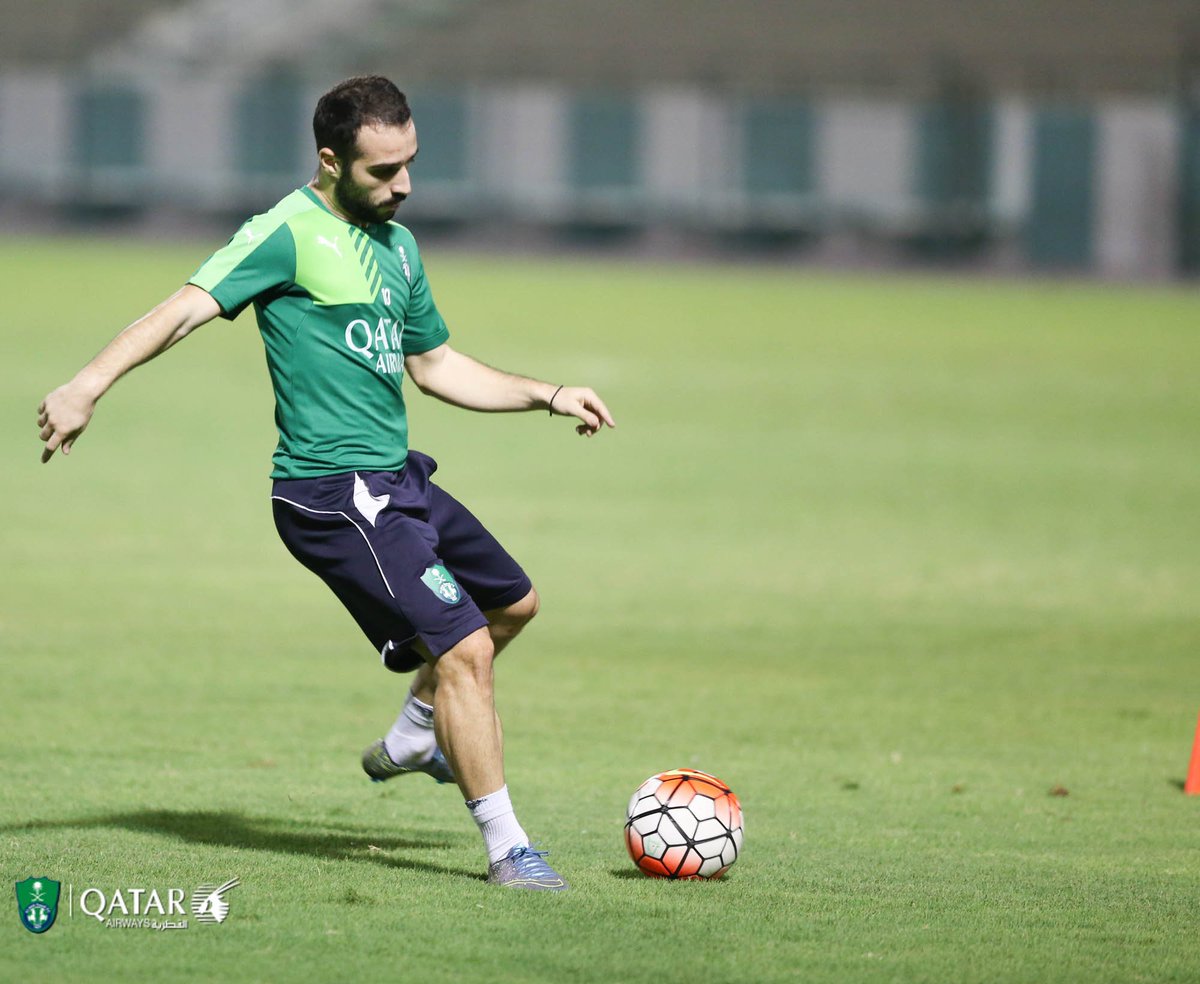 واصل المحترف اليوناني فيتفازيدس برنامجه التأهيلي من خلال اجراء تدريبات خاصة بالكرة .
#AHLIFC