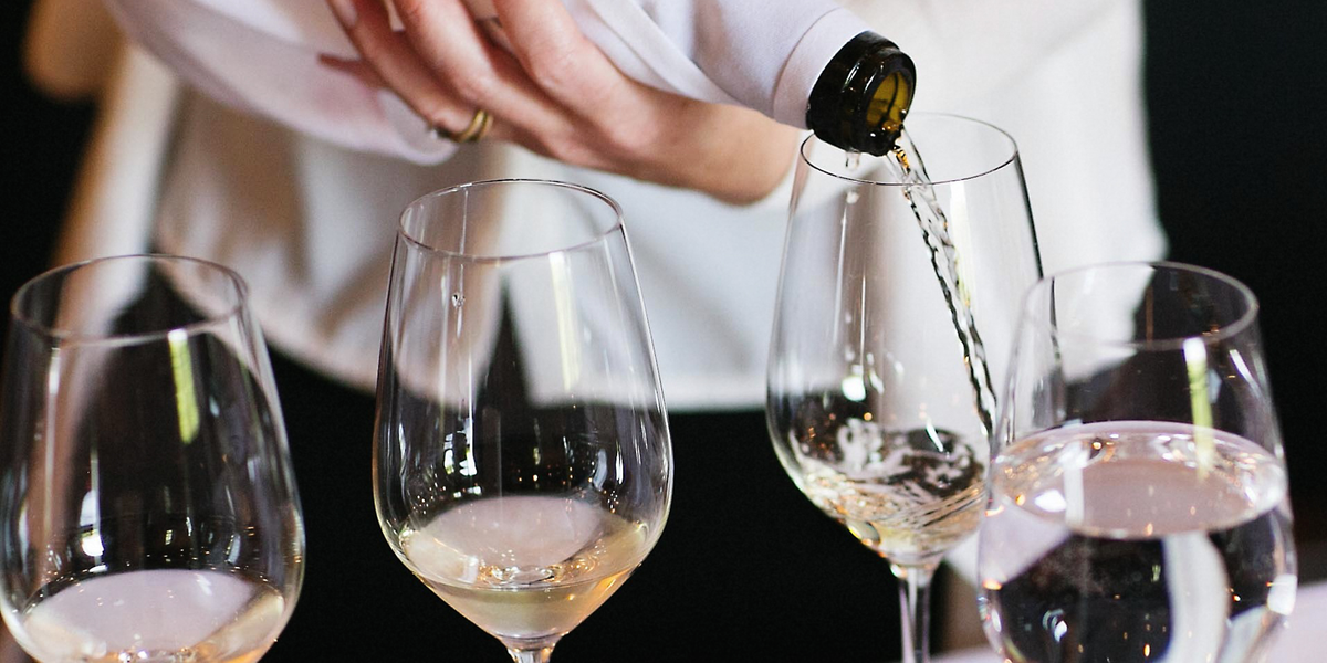 TheSpotCo's tweet photo. Last minute #holiday event idea: A blind #wine tasting challenge—in the office! https://t.co/VaLv6AyBo6 https://t.co/2hXWdPd0vl