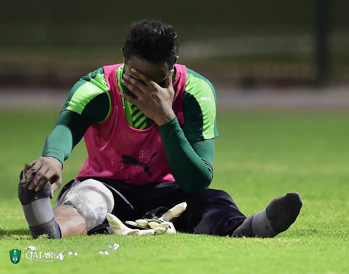 كشفت الفحوصات الطبية عن تعرض حارس المرمى باسم العطالله لقطع في الرباط الجانبي للركبة .
#AHLIFC