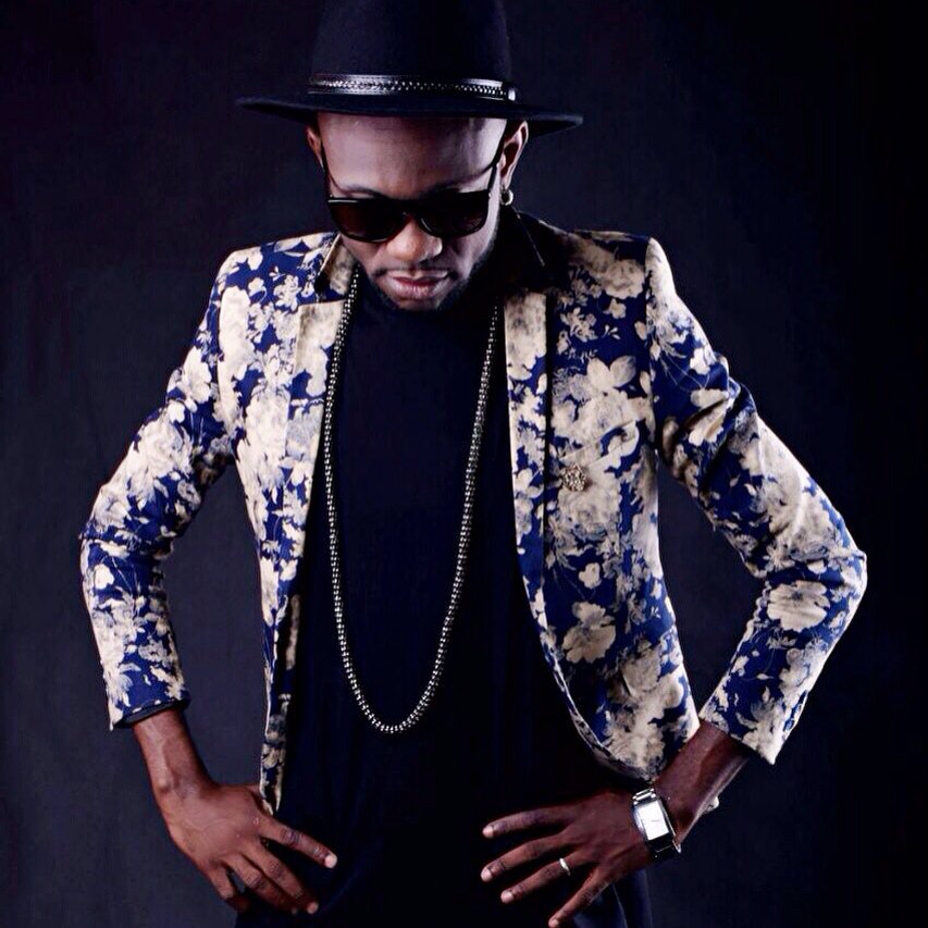 Je pense !!! je pense !!! je pense !!! bientôt  l'album  du maître  nous  on  ne tâtonne pas  on  agit  .