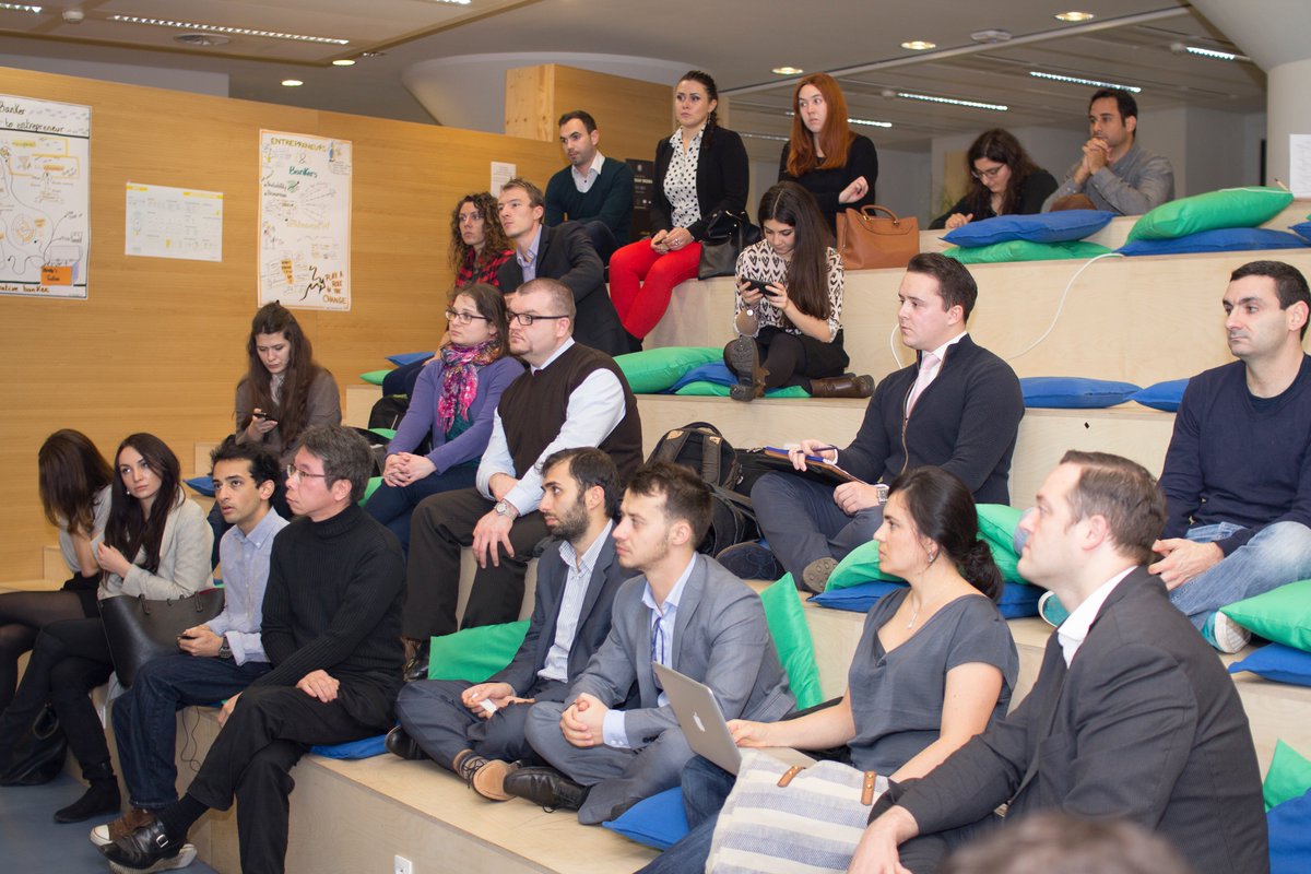 k_jasaityte's tweet photo. #FundraisingFieldGuide presentation with @cee starts from the Qs. Great approach! @eyif https://t.co/b1jSPxTsvU