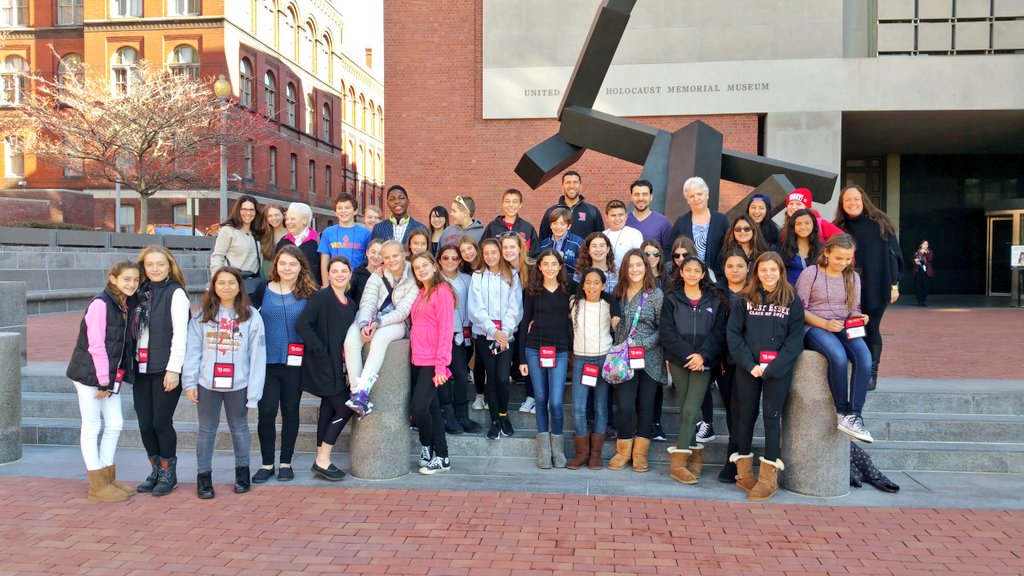 PopatVee's tweet photo. A beautiful day in Washington, D.C.  Lunch in front of the Holocaust Memorial Museum. #teachingtolerance https://t.co/hrTvqLFBS5