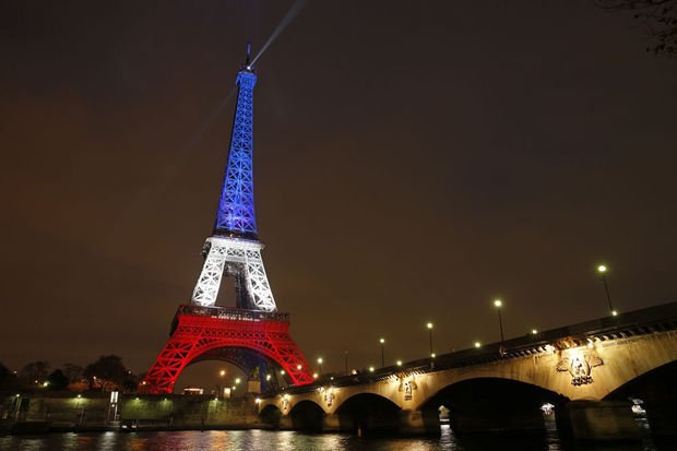Evaasioon's tweet photo. Paris je t'aime ❤️ shine and bright ma douce France 🇫🇷⭐️ https://t.co/YQfW3wwmKi