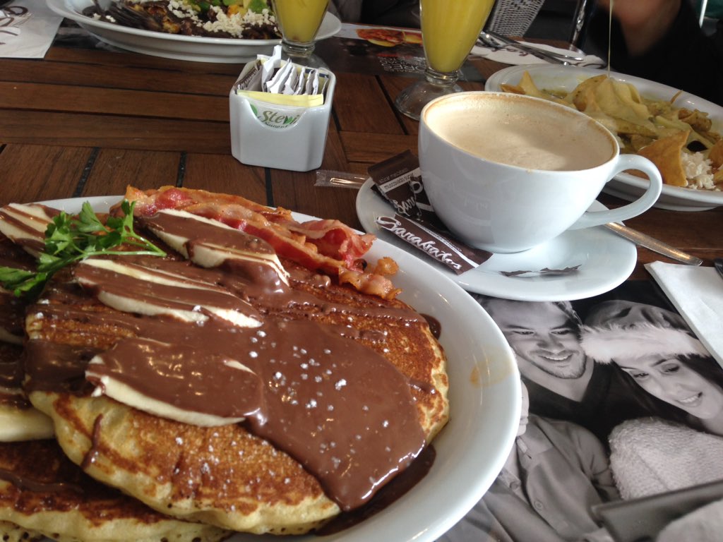 Breakfast of champions with <a href="/CristianTHS/">Cristian</a> &amp; <a href="/Harry_Steyles/">Harry</a> 😍😍😍