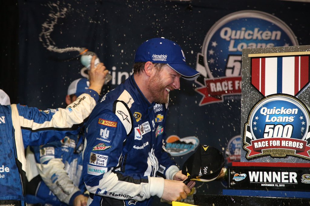 TeamHendrick's tweet photo. .@DaleJr earned 🏁 #️⃣2️⃣4️⃣0️⃣ for Hendrick Motorsports. 🏆

We're big fans of that number! 😊 #24ever

#VictoryMonday https://t.co/BAPf2ggYKB