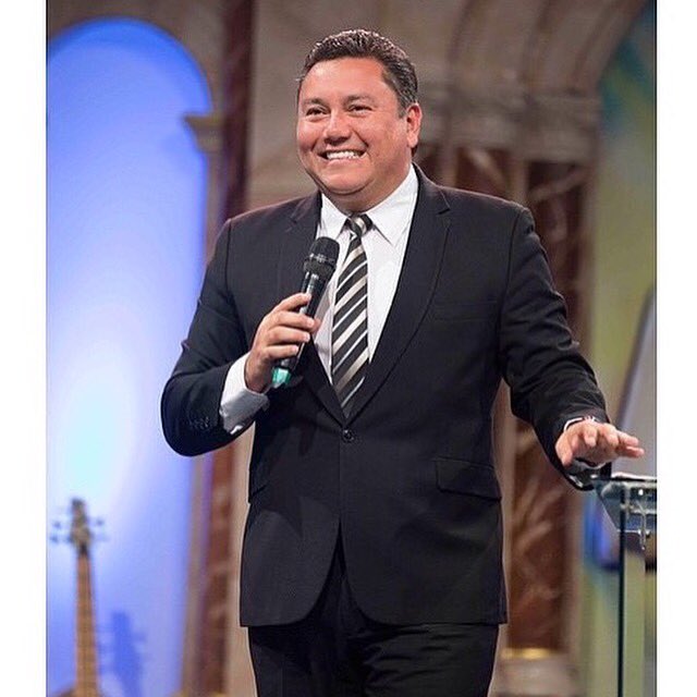 PastorPaco77's tweet photo. Feliz cumpleaños al Pastor Javier Bertucci agradecemos a Dios por tu determinación de llevar a Jesús a todo un país https://t.co/F64SSGl6CY
