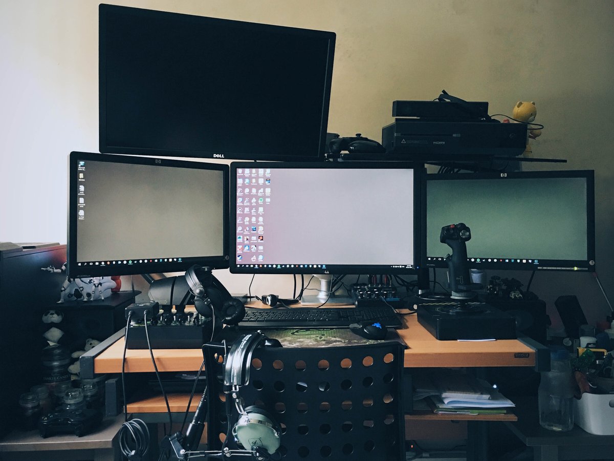 workstations's tweet photo. Here is Sean's PC Home Rig Setup. Check it out at https://t.co/qQjha928Ai! #workstations https://t.co/iq1D9xozzj