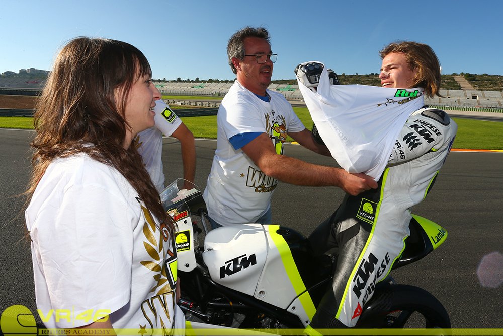 VRRidersAcademy's tweet image. .@nbulega “Voglio ringraziare tutto il team, la mia famiglia, gli amici e dedico questo campionato a @ValeYellow46 ”