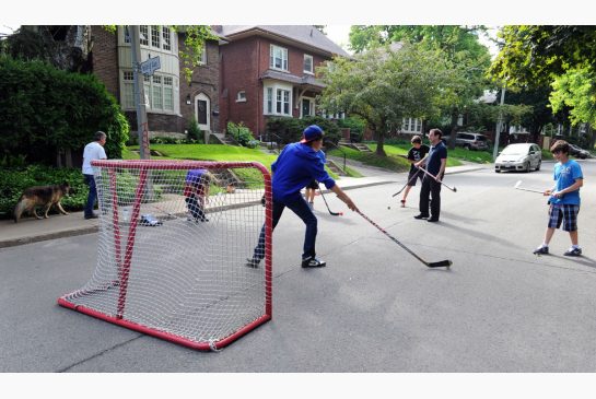 Legalizing road hockey nets in Toronto would be fraught with lawyers: <a href="/thekeenanwire/">Edward Keenan</a>. on.thestar.com/1H4usC6