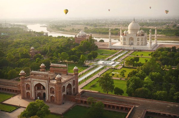 These Photographs From Taj Mahal’s First-Ever Balloon Festival Are Absolutely Stunning inmediately.com/taj-balloon-fe…