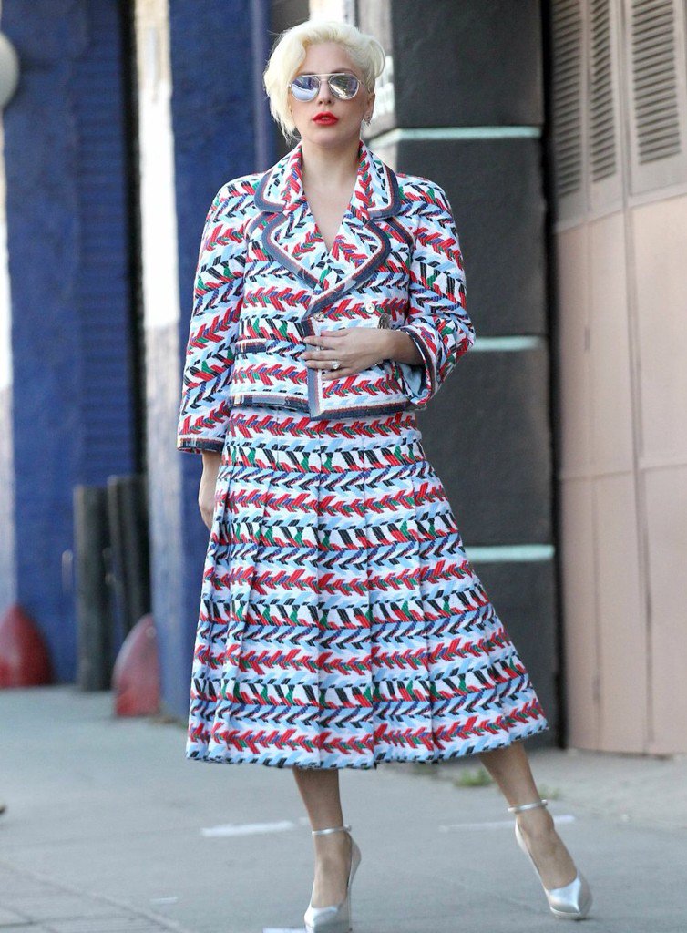 erick032009's tweet photo. Lady Gaga Shopping in LA https://t.co/drzz7MB1ql