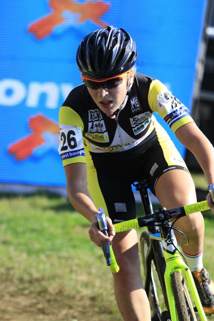 crossGuerciotti's tweet photo. Guerciotti riders @xesmeeoosterman and @Yarakastelijn selected for #worldcupkoksijde #goodluckladys https://t.co/s8KlB7CbHr
