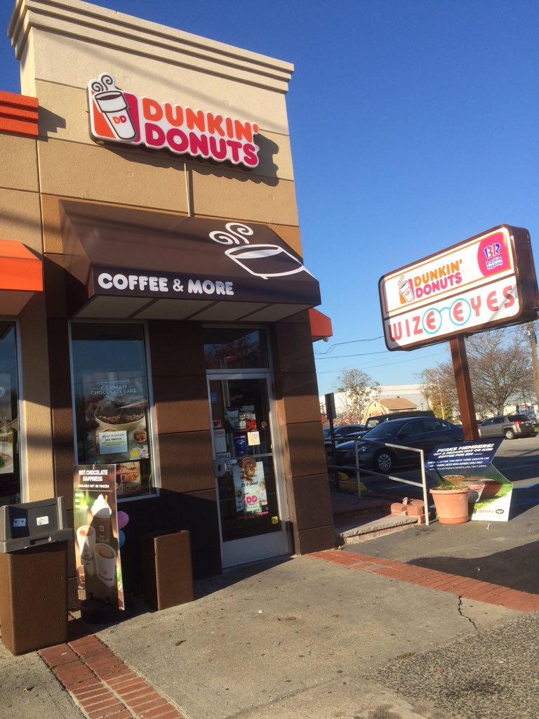 CarolSilvaNews's tweet photo. Back @DunkinDonuts where I was wrong last yr when I thought I was getting into  @Elizabethnews12 car. #MetAStranger https://t.co/a7dzdlOBkU