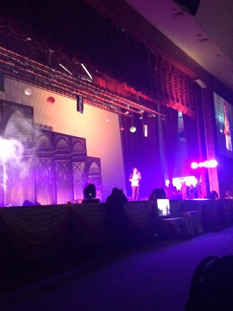 KimLeeAida's tweet photo. Kemarakan Humanity Night Convest lebih semarak dengan persembahan dari @Muadzul . π #Convest15 #ConvestBerapi https://t.co/sUFwNQGXdw