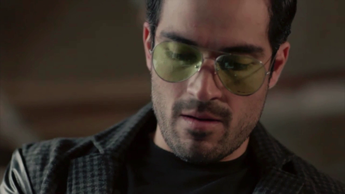 AHUniversal's tweet photo. FOTOS (04): Alfonso Herrera en el capítulo 12 de #ElDandy - TNT Series. https://t.co/rlZJUw8p04