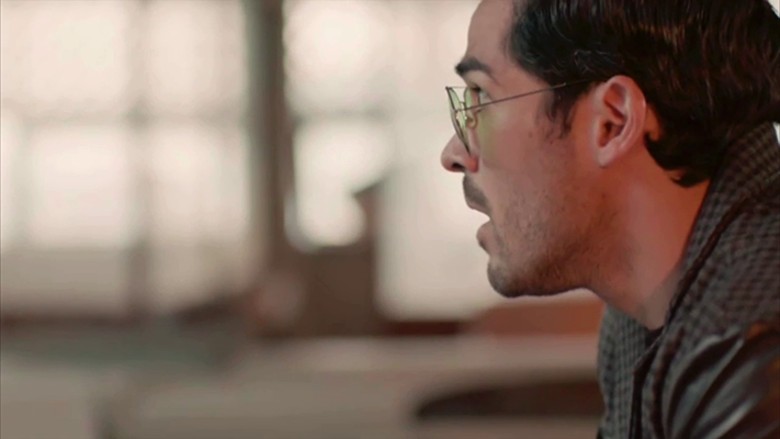 AHUniversal's tweet photo. FOTOS (04): Alfonso Herrera en el capítulo 12 de #ElDandy - TNT Series. https://t.co/rlZJUw8p04