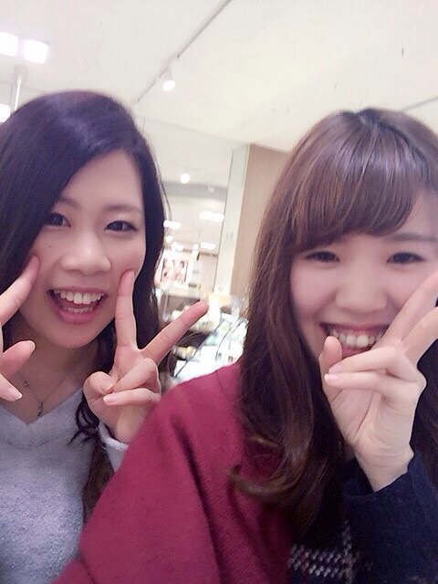 りお 1年ぶりにかすみ 爆笑 終始爆笑してた 爆笑 途中真剣なお話もしました そしてピース以外の新しいポーズも考案しました 目潰しポーズ イモムシポーズハートポーズ ダイヤポーズ イチャコラポーズ 次は安曇野のイルミネーションだ T