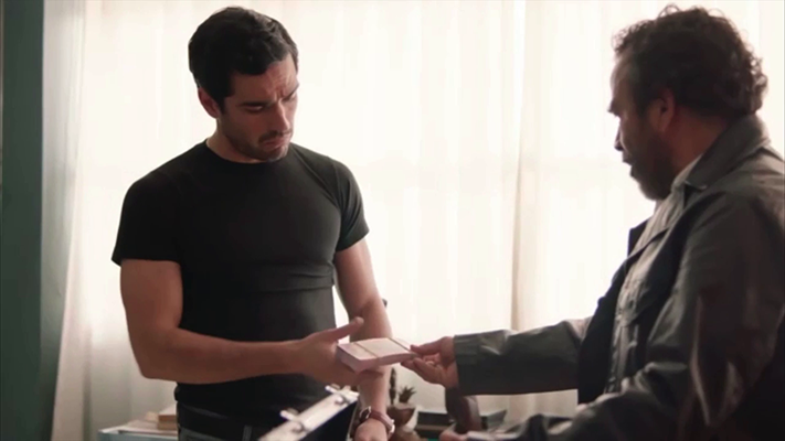 AHUniversal's tweet photo. FOTOS (05): Alfonso Herrera en el capítulo 12 de #ElDandy - TNT Series. https://t.co/HRofCNAeKN