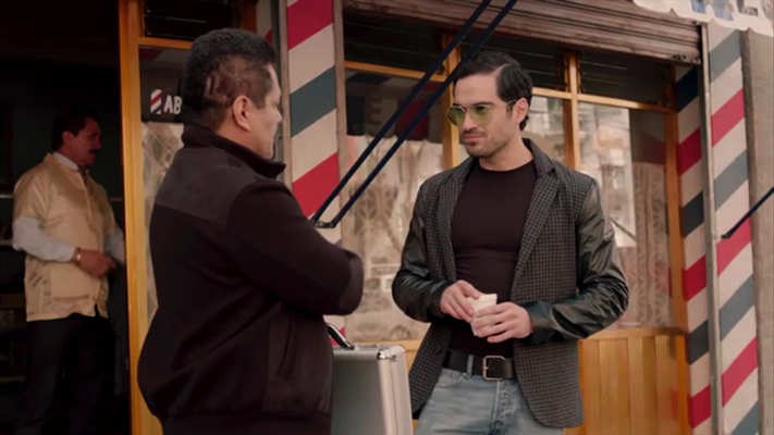 AHUniversal's tweet photo. FOTOS (05): Alfonso Herrera en el capítulo 12 de #ElDandy - TNT Series. https://t.co/HRofCNAeKN