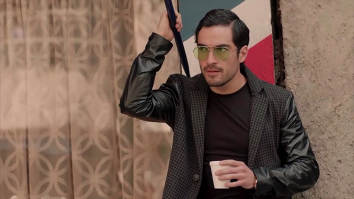 AHUniversal's tweet photo. FOTOS (05): Alfonso Herrera en el capítulo 12 de #ElDandy - TNT Series. https://t.co/HRofCNAeKN