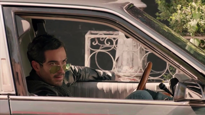 AHUniversal's tweet photo. FOTOS (05): Alfonso Herrera en el capítulo 12 de #ElDandy - TNT Series. https://t.co/HRofCNAeKN