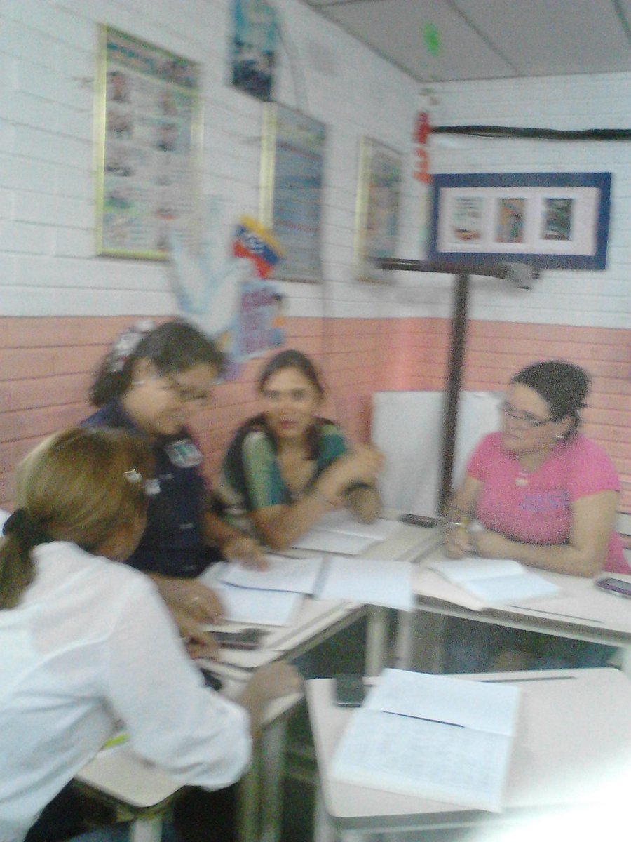 ebncoloncito's tweet photo. Colect Ped elab de planes por comité del consejo escolar. 11-11-2015 @CLIFPMPanam https://t.co/n9lhHYhitW